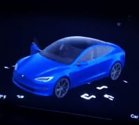 Обновление Tesla превращает машину в мегафон
