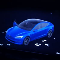 Обновление Tesla превращает машину в мегафон