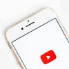 YouTube скоро попросит аудиторию добавлять контекст к видео